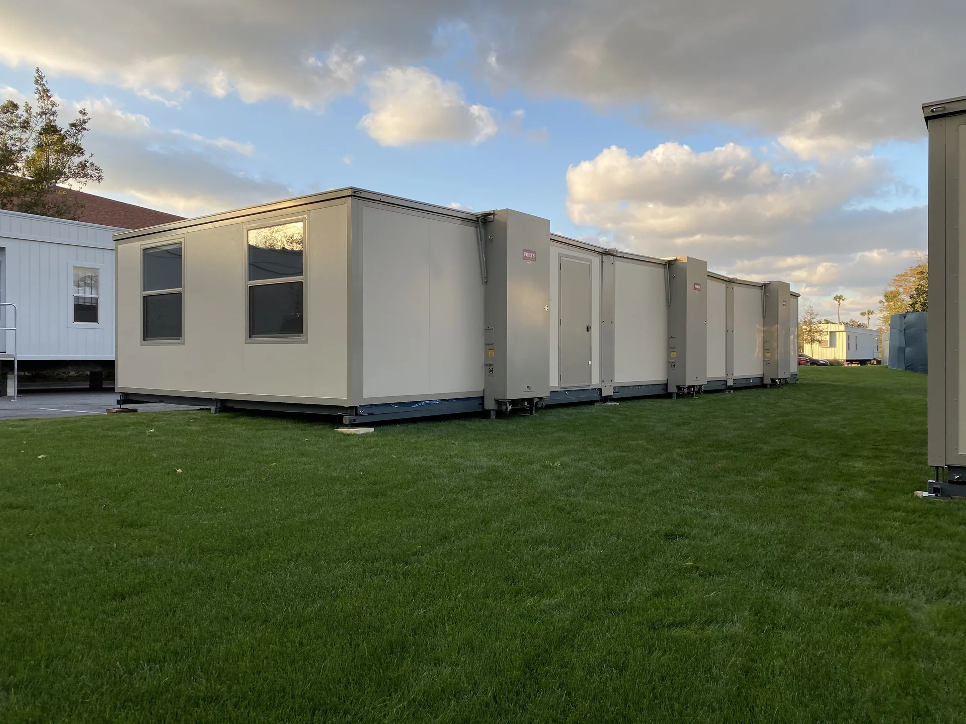 Connected FORTS units in a tandem office arrangement